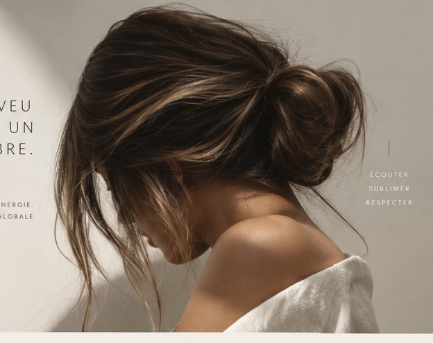 Chevelure relevée en chignon, univers Julie Dunkan Beauté Holistique